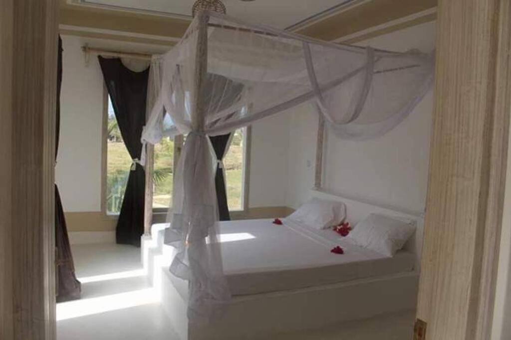White Villa - Paparemo Beach Watamu Exteriör bild